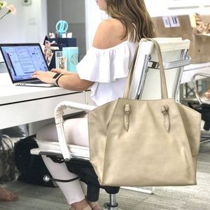 Kelly Wynne Carry Y’all tote 2 tone